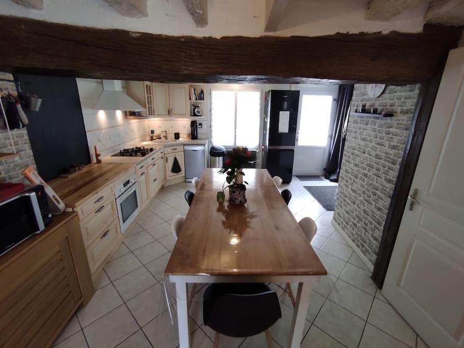 Chaleureuse Maison De Ville Avec Parking Gratuit Chinon Exterior foto